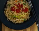 A picture of step 4 of Egg noodles with vegetables.