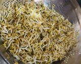 A picture of step 1 of Mung Bean Sprouts Veggie Stir Fry.