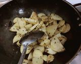 A picture of step 2 of फ्राइड आलू मिर्ची.