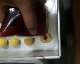 Foto langkah ke 6 dari resep Thumbrint strawberry.