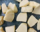 Foto del paso 3 de la receta: POLENTA CREMOSA🫕CON MUCHO 🧀QUESO🧀 (fresco y rallado)🧀🫕🧀