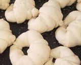 Foto del paso 14 de la receta: Media lunas de manteca hojaldradas!!!