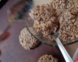 Foto del paso 2 de la receta: Galletas de avena y manzana sin azúcares agregados ni edulcorantes 🍎 veganas