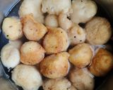 A picture of step 4 of Dahi Bhalla.