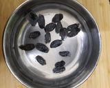 A picture of step 2 of Raisin water for babies and kids - Remedy for Constipation.