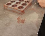 Foto del paso 11 de la receta: Bombones de chocolate con relleno de Chapulín 🦗