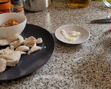 Foto del paso 3 de la receta: Patatas revolconas con salteado de setas de chopo