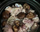 Hình bước làm 4 của món Gà kho Nấm