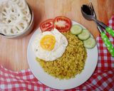 Foto langkah ke 5 dari resep Nasi Goreng Bumbu Kuning Pedas.