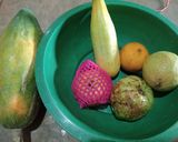 Foto langkah ke 1 dari resep Rujak Buah Petis Madura.