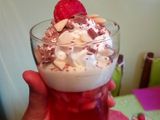 تحلية فراولة بكريمة ديبلومات