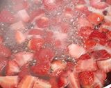 A picture of step 2 of Strawberry compote.