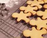 Une image de l'étape 2 de Petits bonhommes de Noël sablés au pain d'épices.