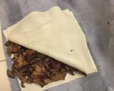 Foto del paso 4 de la receta: Hojaldre con 🍄, 🧀 y cebolla caramelizada