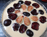 Foto del paso 2 de la receta: Pastel de ciruelas rojas y brevas