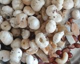 A picture of step 4 of Mixd dryfruit makhana namkeen.