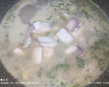 Foto del paso 7 de la receta: Sepia en salsa verde con Surimi