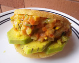 Foto del paso 7 de la receta: Arepa rellena de calabacín y aguacate🥑🍘🥗