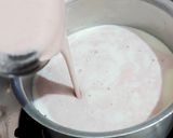 व्हाइट चॉकलेट और स्ट्रॉबेरी होट शेक (White chocolate aur strawberry hot shake recipe in Hindi) रेसिपी चरण 4 फोटो