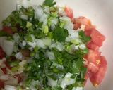 Foto del paso 3 de la receta: Pebre sin Ají y tostadas