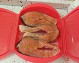 Foto del paso 6 de la receta Salmón al vapor con eneldo, calabacines gratinados rellenos de pimientos y frutos secos