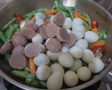 Foto langkah ke 3 dari resep Tumis Telur Puyuh Bakso.