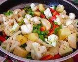 A picture of step 4 of Mix Veg Kolhapuri.