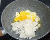Foto langkah ke 2 dari resep Nasi goreng mentega telor.