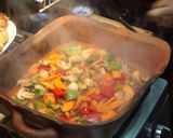 Foto del paso 4 de la receta: Trutros de pollo estofados con camote y yerbas frescas