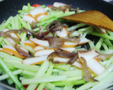 芹菜木耳炒煙燻墨魚片的食譜步驟5照片