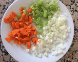 Foto del paso 1 de la receta: Pollo relleno de ciruela con salsa de verduras