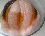 Foto del paso 1 de la receta Merluza abierta al horno con refrito de ajos