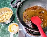 A picture of step 3 of Masala Gurh Makhana /Foxnut.