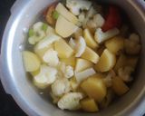A picture of step 1 of Bambaiya style pavbhaji platter.