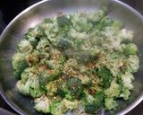 Illatos brokkolileves anyának és apának recept fázis 4 fotója