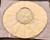 Foto del paso 4 de la receta: Pastel salado de hojaldre con jamón, queso y sésamo “sin gluten”