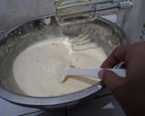 Foto langkah ke 7 dari resep Cup Cake Polos, Lembut banget.
