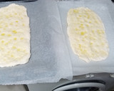 Foto del paso 4 de la receta: Coca de forner con piñones (sin gluten)