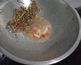 Foto langkah ke 3 dari resep Tumis pare teri.