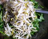 Foto langkah ke 2 dari resep Cah Kangkung Tauge.