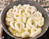 Foto del paso 3 de la receta: Calamares en su tinta