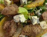 Фото кроку 8 до Салат з карамелізованою грушею і курячою печінкою.