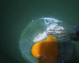 Foto langkah ke 2 dari resep 1079. Bolu Kukus Gula Aren (1 telur).