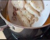 Foto del paso 5 de la receta: Garbanzos, chipirones y huevo frito