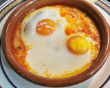 Foto del paso 5 de la receta: Huevos a la Flamenca con Migas y Chistorra