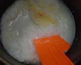Foto langkah ke 2 dari resep Bubur Ayam Saus Telur Asin.