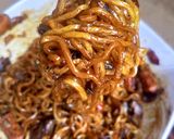 A picture of step 3 of Jajangmyeon (korean black Noodles).