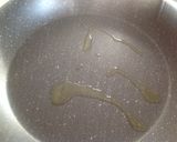 Foto del passaggio 4 della ricetta Linguine con orata, peperoni, datterini gialli e pistilli di zafferano