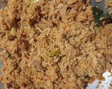Foto langkah ke 4 dari resep Nasi Cokot isi Ayam Suwir Rica Kemangi.