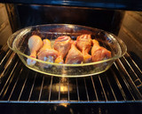 Foto del paso 3 de la receta: Muslos de pollo al horno al limón 🍋